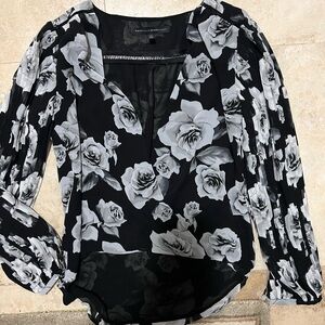 White House black Market floral blouse size 0